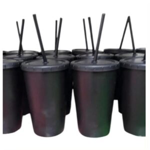Vasos lisos con sorbete negro